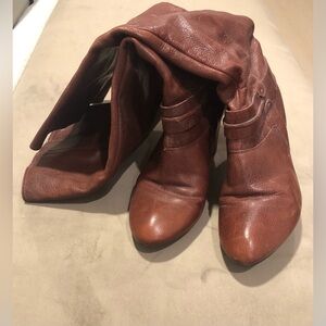Nine West brown leather calf-high pull-up mid-heel boots (size 6)